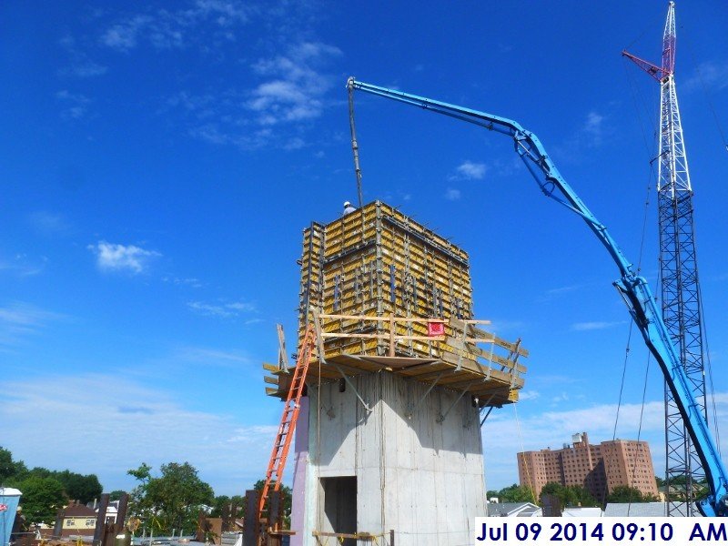 Pouring concrete at Elev. 5,6 (4th Floor) Facing North-West (800x600)